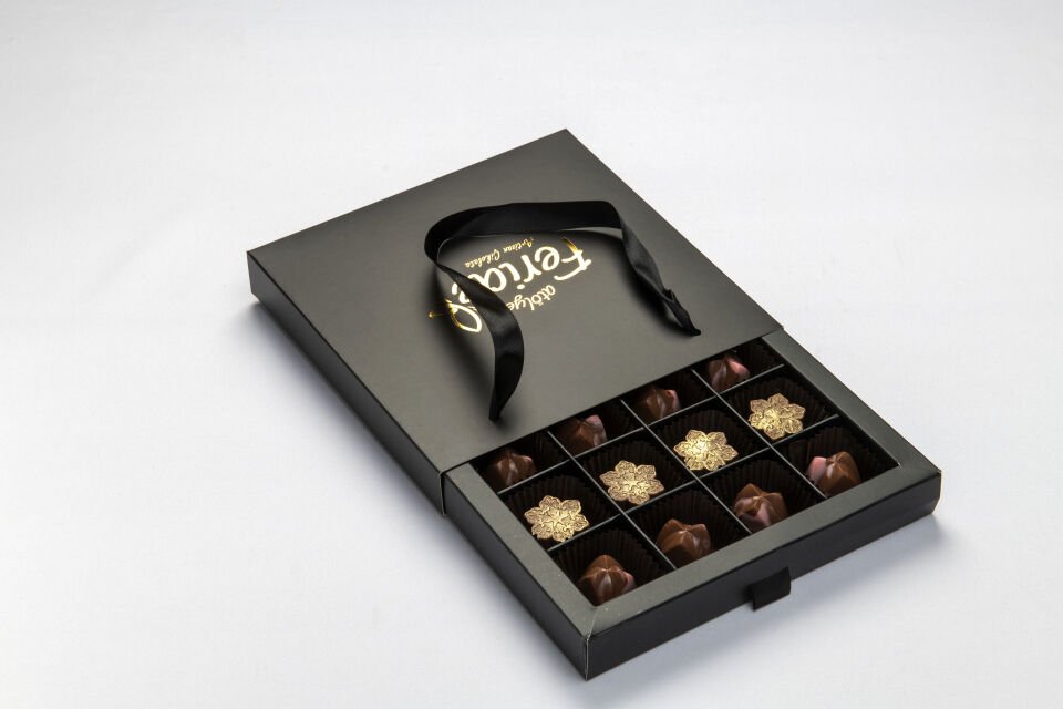 Artizan Vişne ve Çilek Ganaj Dolgulu Çikolata