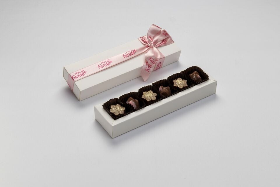 Artizan Vişne ve Çilek Ganaj Dolgulu Çikolata