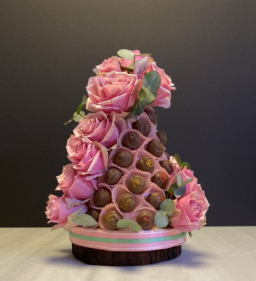 Çiçekli Çikolata Kulesi