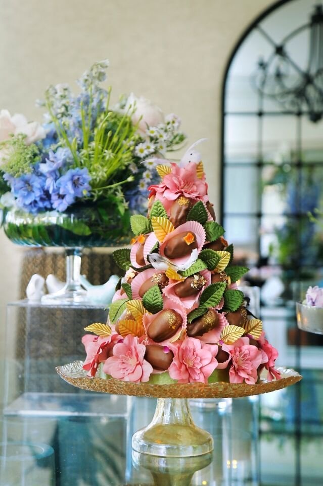 Çiçekli Çikolata Kulesi